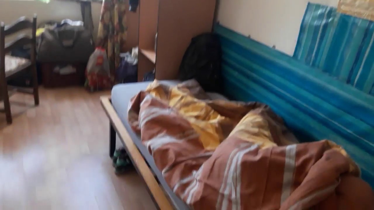 Чехия.Где живут Украинцы  и не только приехавшие на заработки.комната, быт, душ,кухня.Город Нимбурк