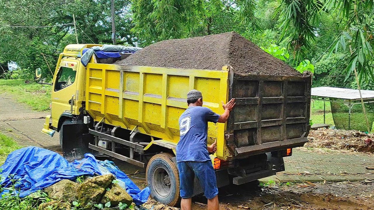 Dump Truk Pengangkut Pasir Mitsubishi CANTER HDX Jomplang Muatan Full Bak 