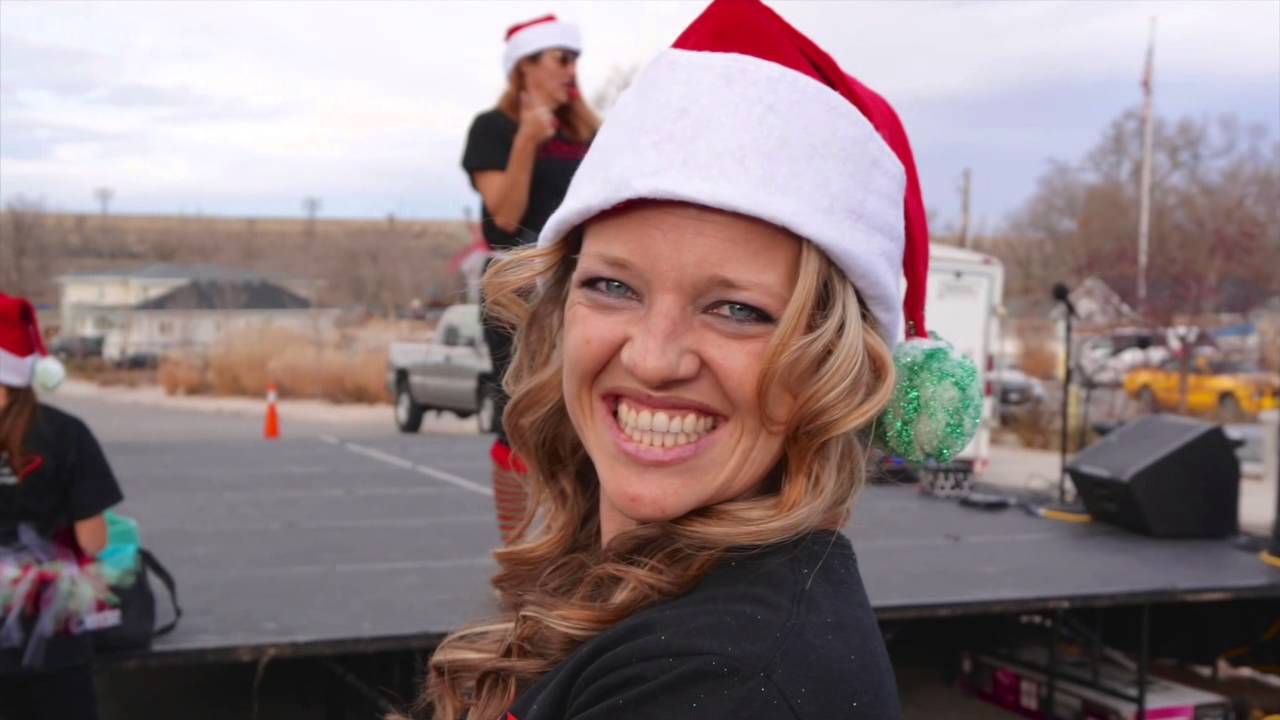 Magna Santa Stroll and Tree Lighting