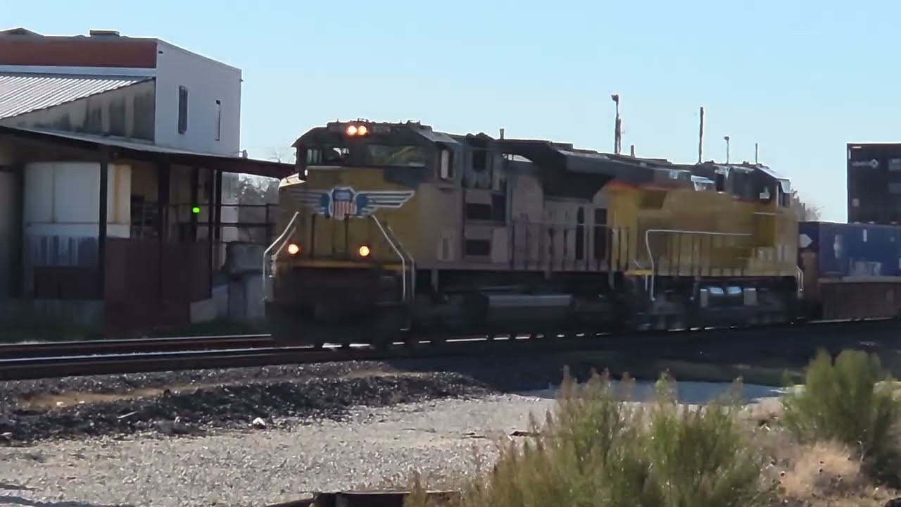 UP 8579 Leads Intermodal Train in Tower 105 in San Antonio, TX 2/16/26
