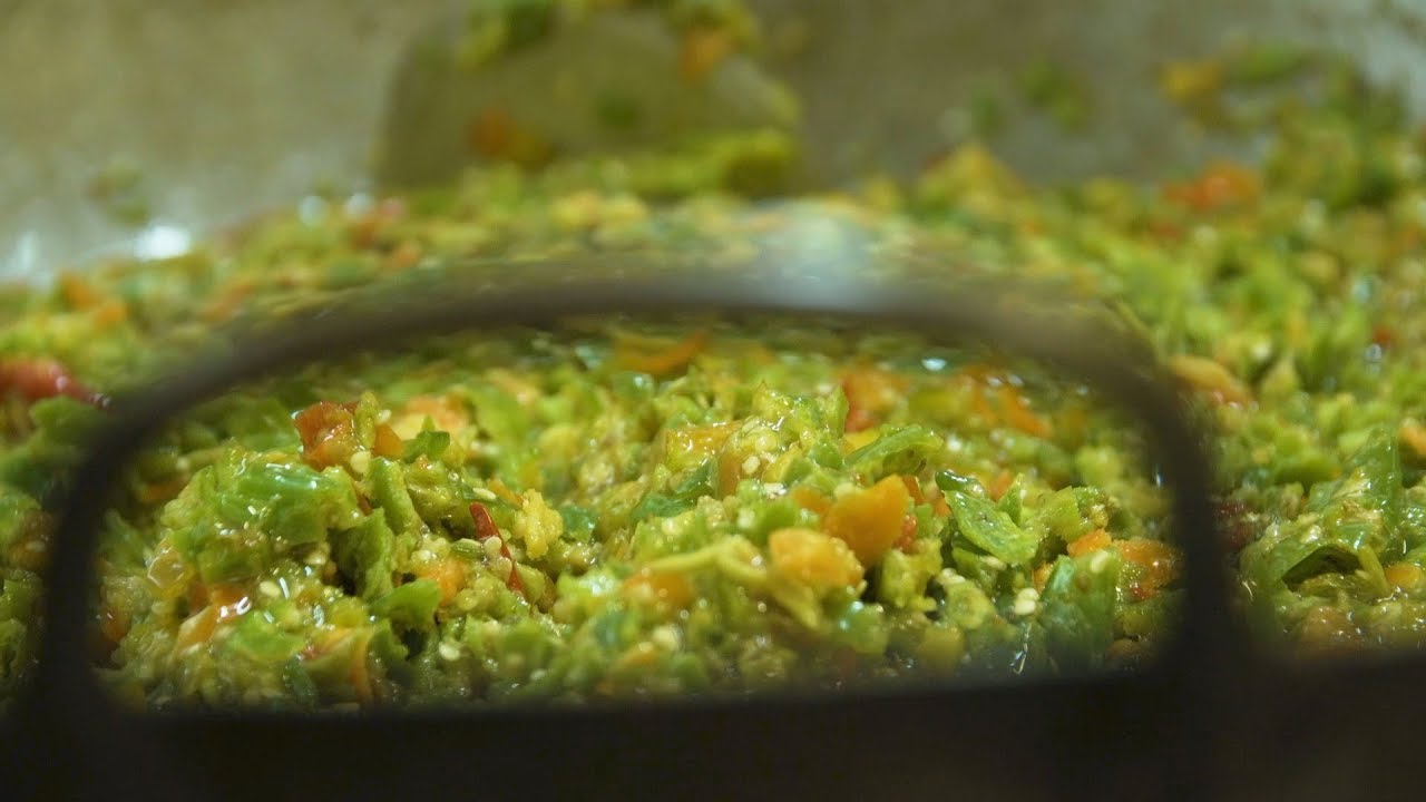 Sambal maken doe je zo! (English subtitles)