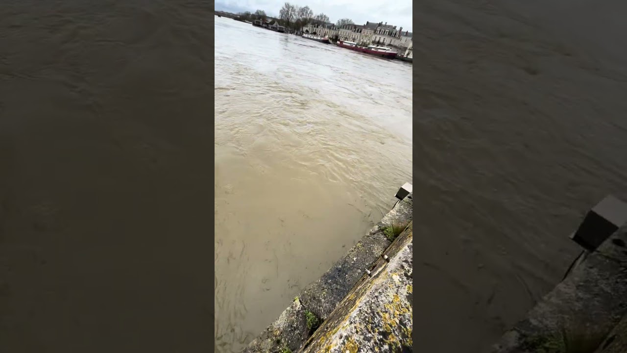 La trémie Molière inondée et la crue de la Maine est passée à 6 mètres.
