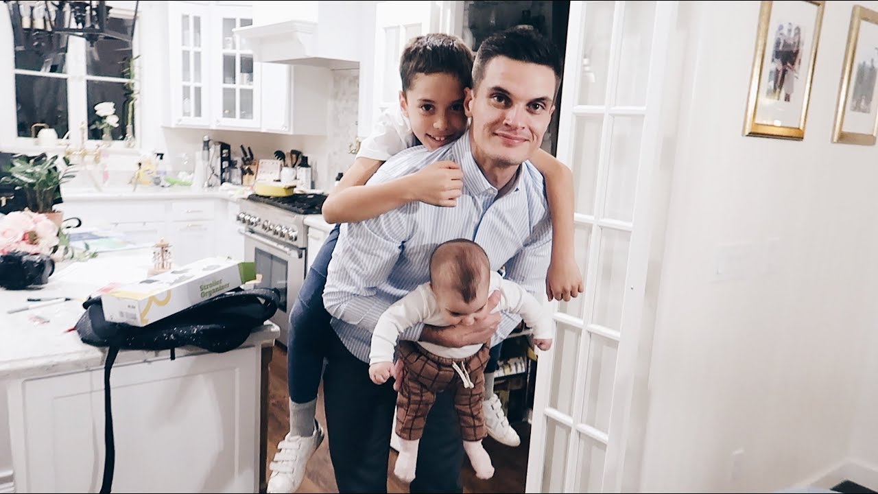 Regresan los vlogs! + Elia cumple 5 meses!! + Pusimos el arbolito navideño - @karelyvlogs