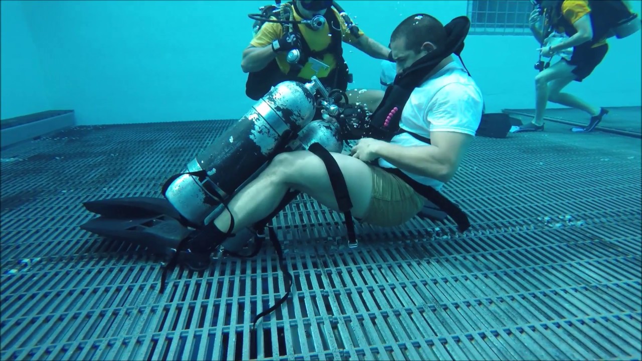17-10-SC NAVY DIVE SCHOOL
