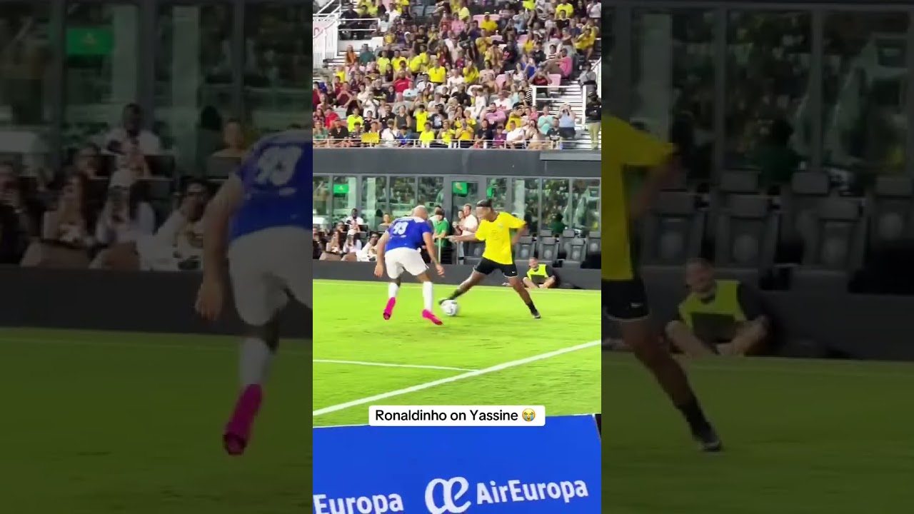 This move from Ronaldinho 👀 (via tbgame.official/TT)