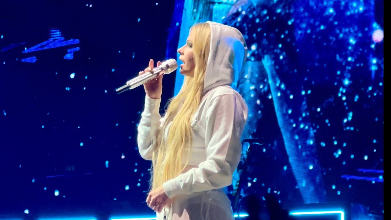 Avril Lavigne - Head Above Water - Greatest Hits Tour - Seattle, WA - May 25, 2024