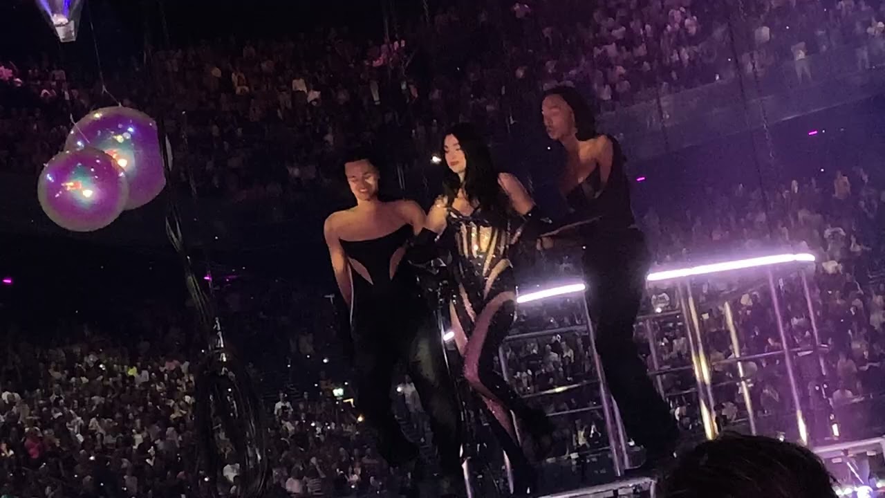 Dua Lipa - Levitating [[Live at Ziggo Dome Amsterdam // Night 1 17-05-2022]]