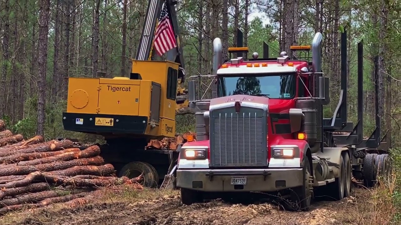 Knuckle Boom Loader Stacking 32 Tons in Four Minutes