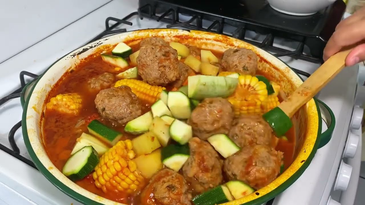 Como hacer sopa o caldo de ALBÓNDIGAS CON VERDURAS 🌽 receta bien sabrosa ✅😋