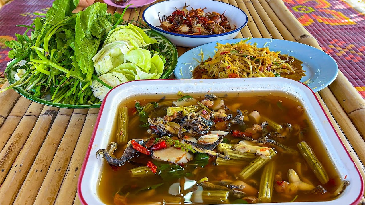ต้มเขียดใส่ผักอีฮุม ซดกินแกล้มตำบักหุ่งเผ็ดๆ แซ่บสุดๆ