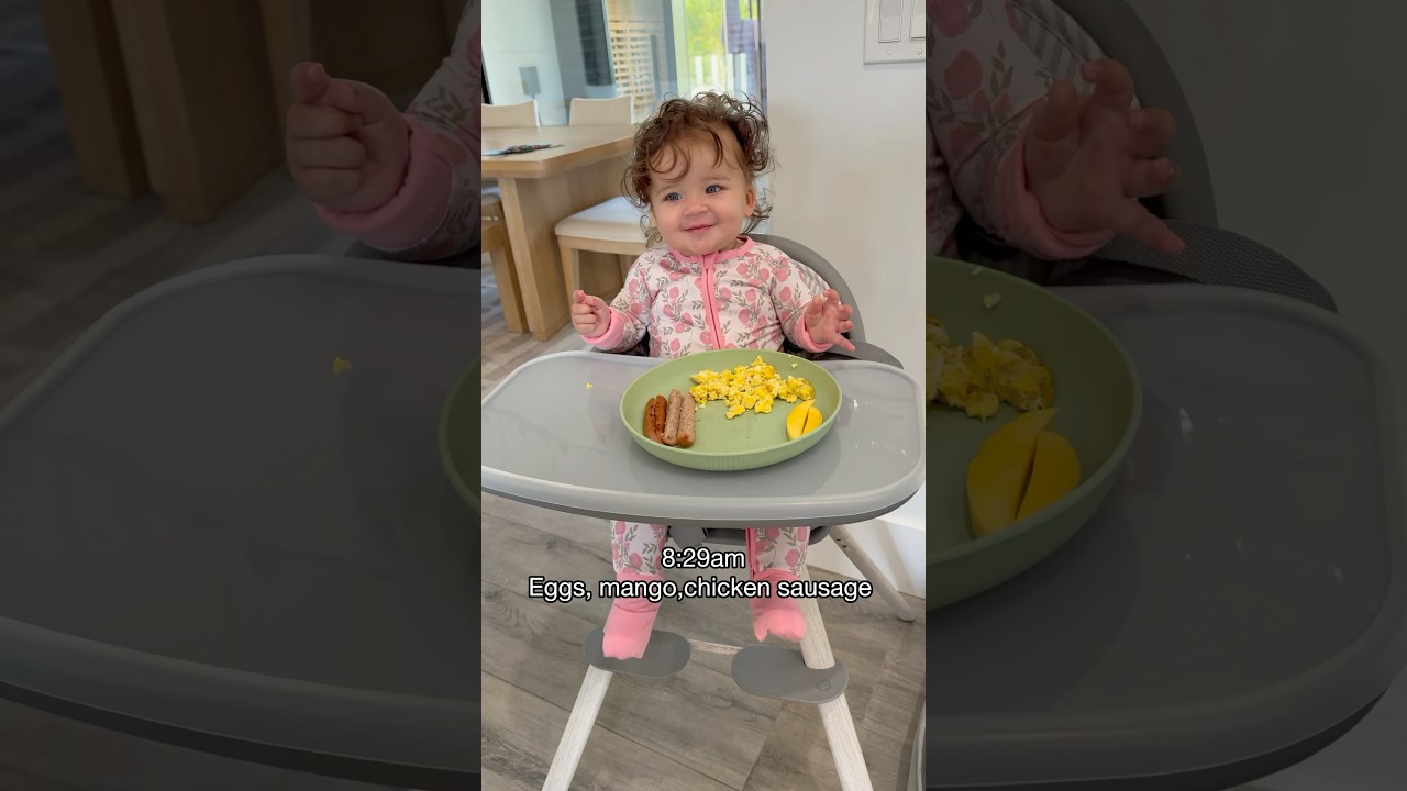 What my 9 month old eats in a day to maintain the rolls 😍😂 #momlife #whatmybabyeats #9monthold