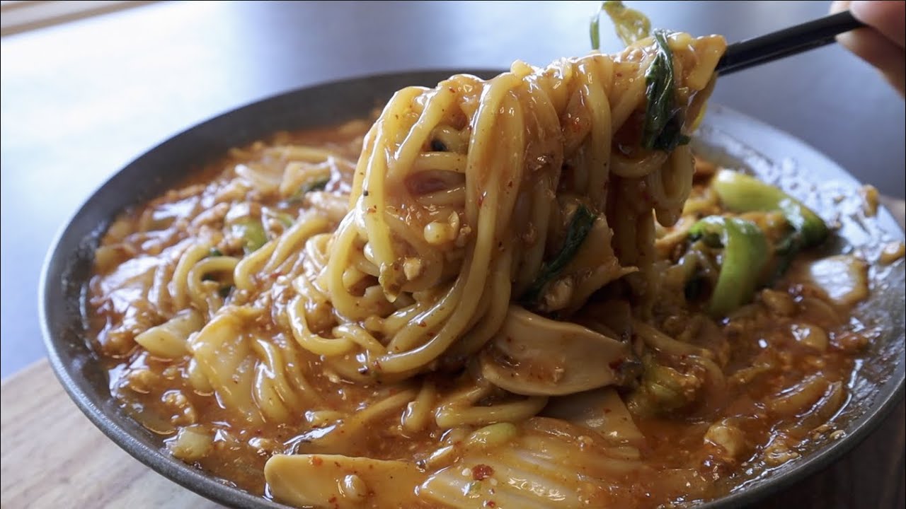 매콤 칼칼 시원한 볶음 짬뽕 | 짬뽕의 감칠맛을 내는 킥은🧂 | Stir-fried Spicy Noodle Bowl