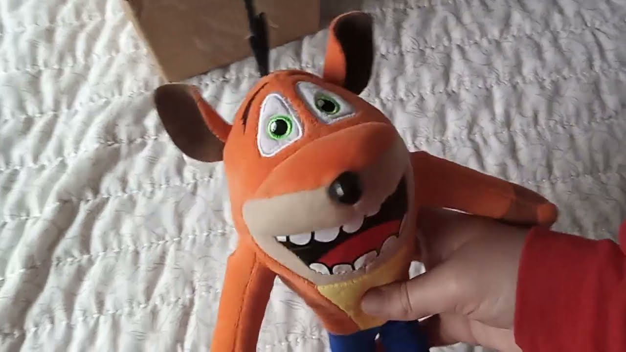 Unboxing a Crash bandicoot plush| Bootleg|