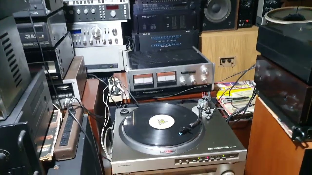 PRE YAMAHA C-4, POWER ACCUPHASE P 300, NEC TOP TURNTABLE ! ITALO DISCO MUSIC 