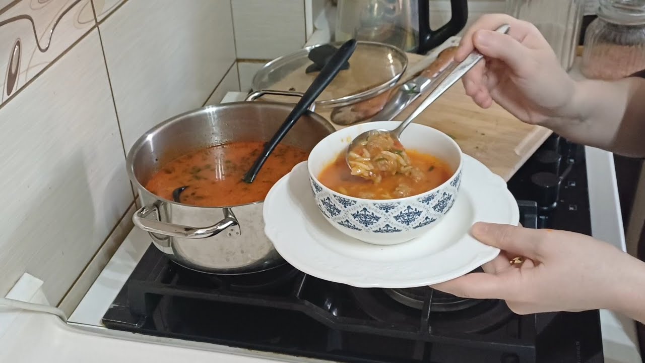 Supe per iftar. Supe e shijshme me qofte dhe makarona.