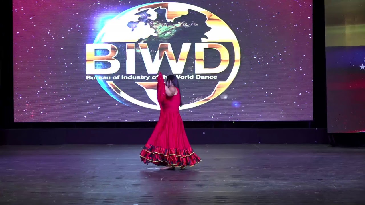 GISELLE COUTINHO -DANÇA CIGANA 