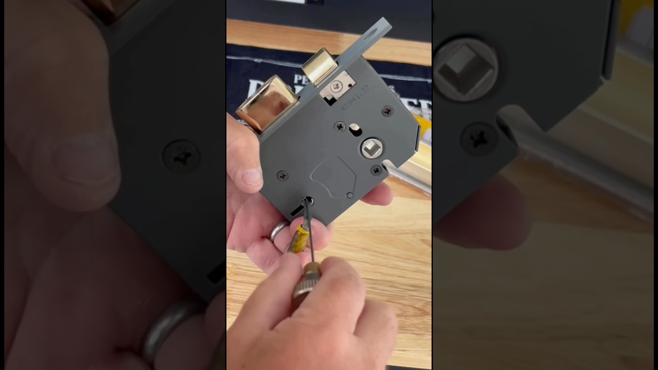 1034. Yale 5 lever Mortice Lock picked open and levers are removed to look at the anti pick notches