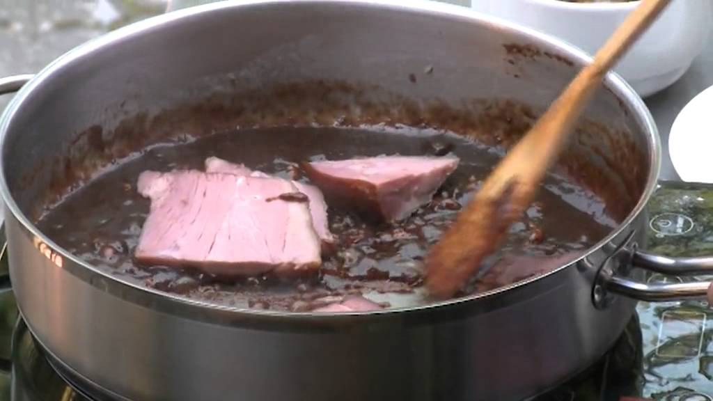Uzená polévka a bramborové šulánky s povidlím