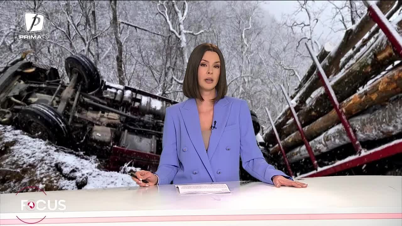 S-a răsturnat cu camionul în râpă