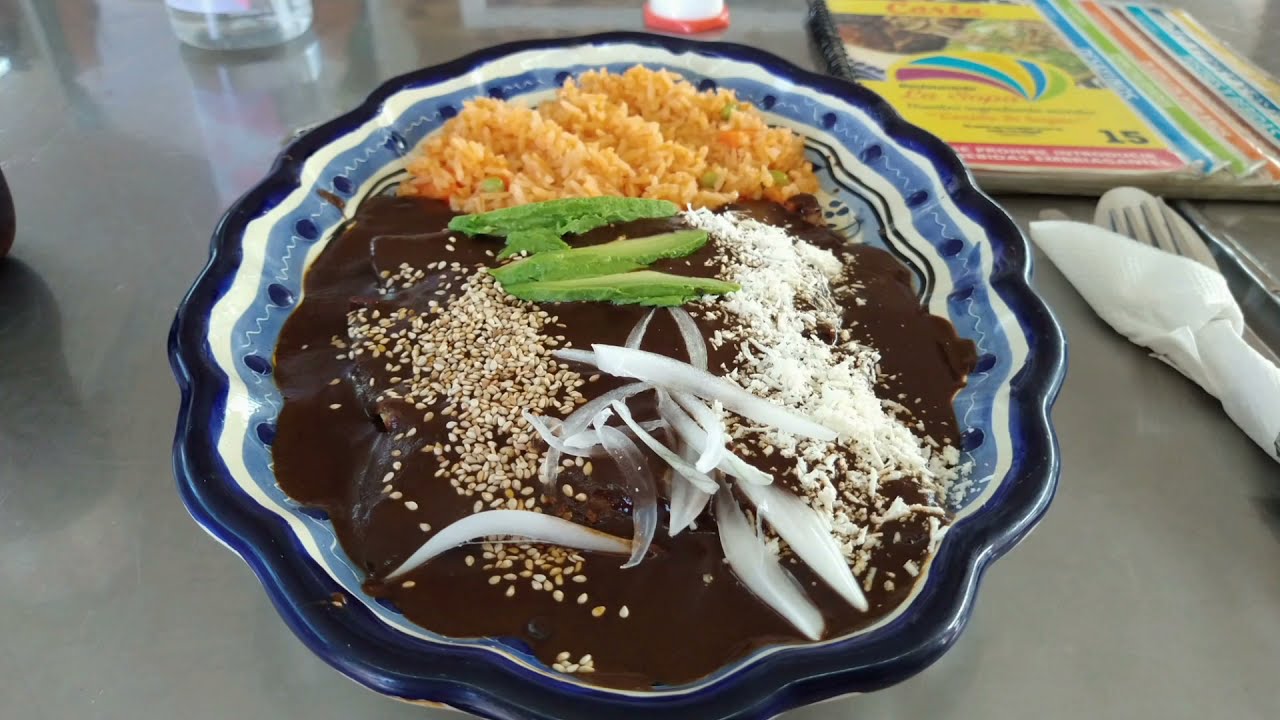 Autentico mole Poblano en el gran mercado de sabores de la Ciudad de Puebla