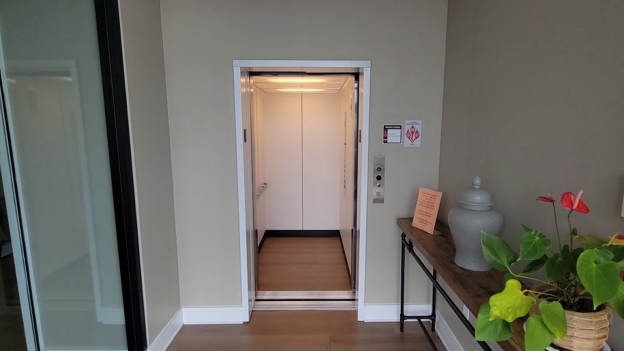 Unknown/LULA Hydraulic Elevator @ 17 S Spruce St, Ramsey, NJ