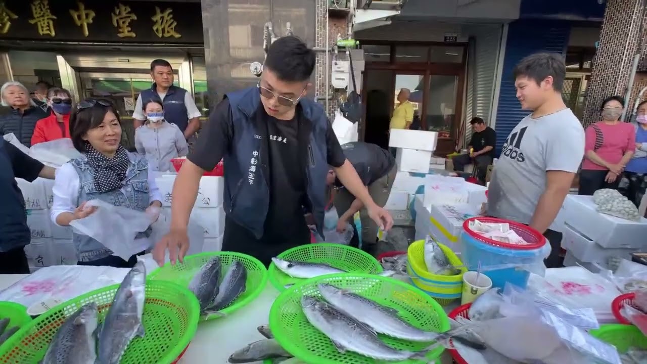 客人點了一樣最貴的 現撈白北 #中彰海王子 #烏日火車站 #海鮮叫賣 #海鮮拍賣