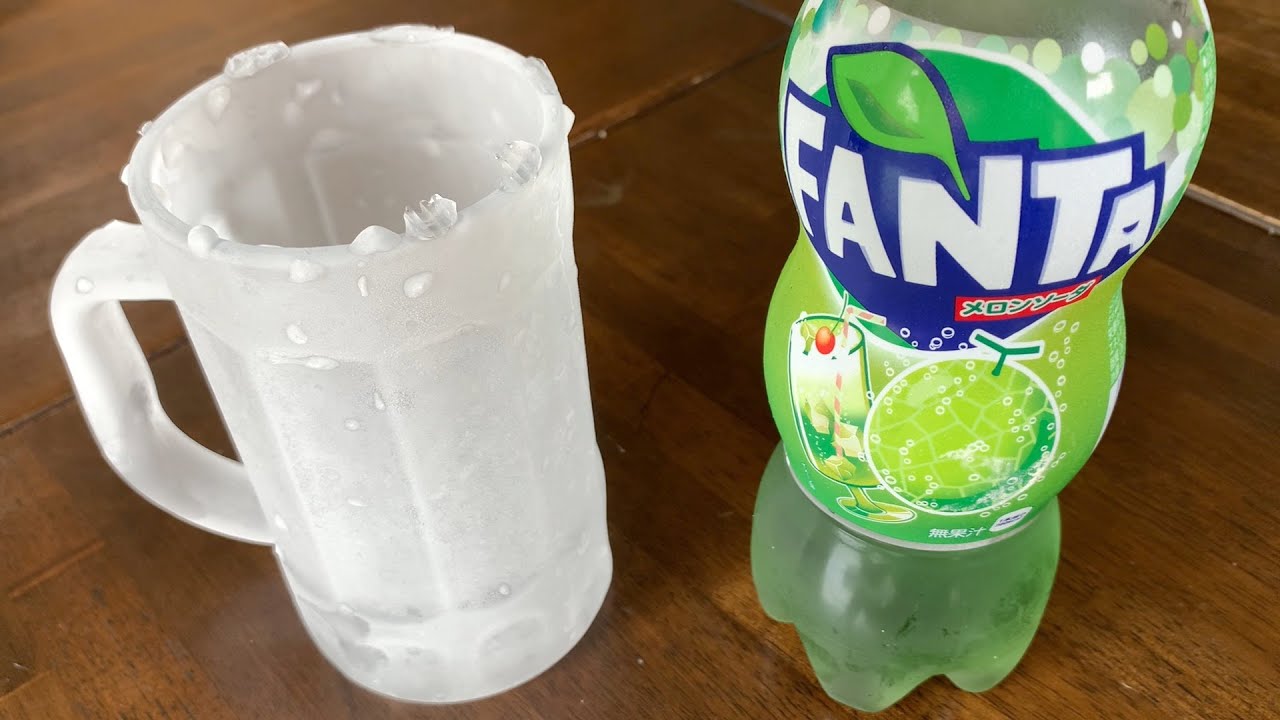 キンキンに凍ったジョッキでファンタメロンソーダをがぶ飲み！