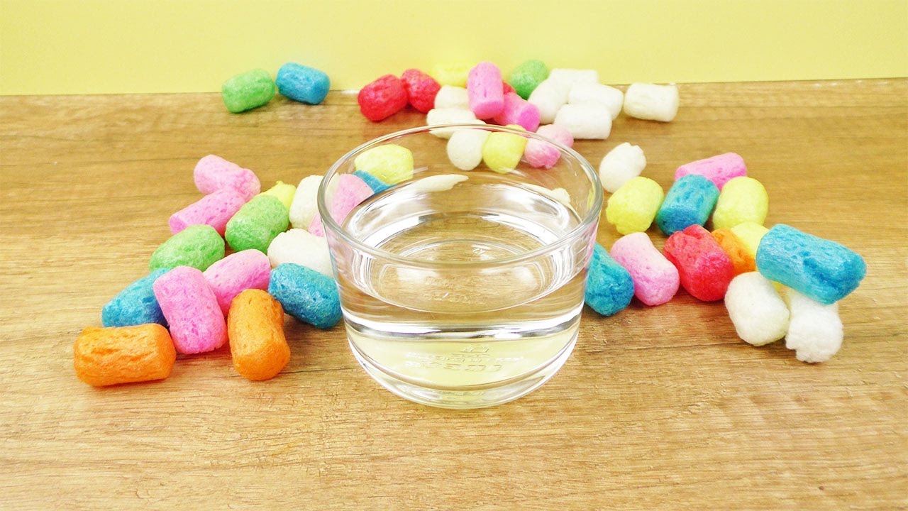 PLAYMAIS Experiment | Was passiert wenn Playmais ins Wasser f&auml;llt?! Cooles Bastelmaterial