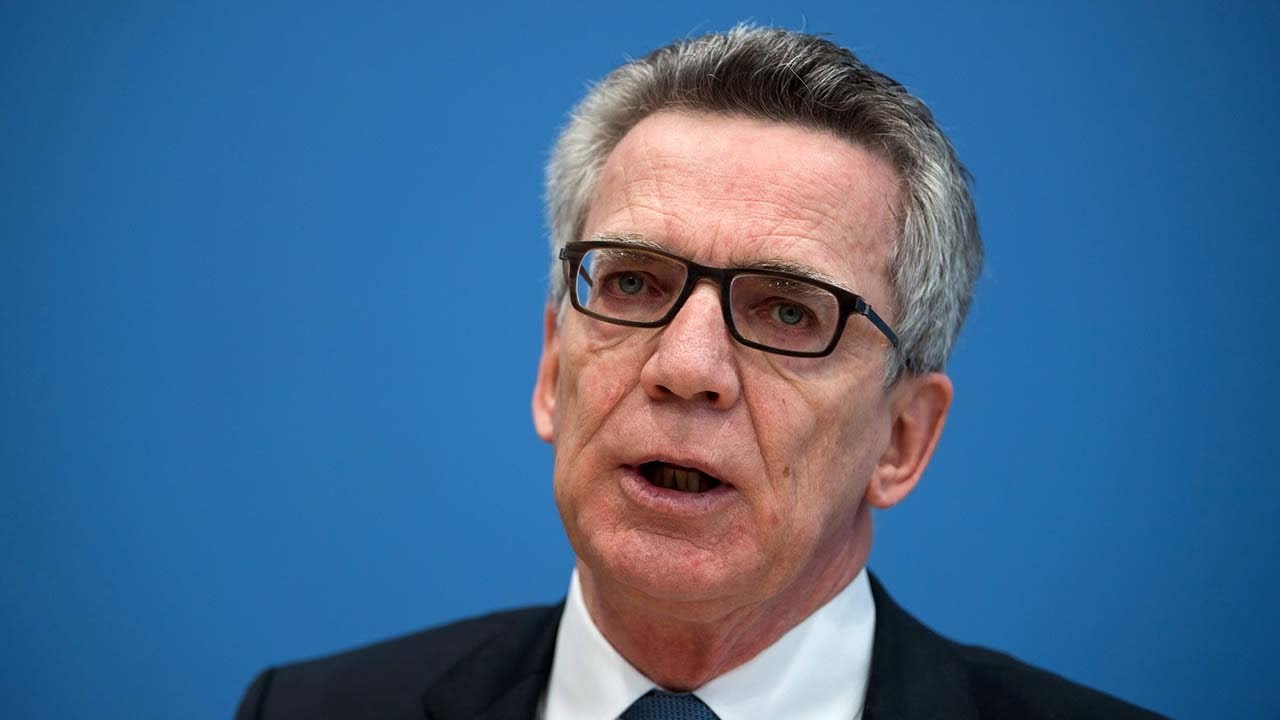 Germany and Austria to continue border controls amid migrant crisis