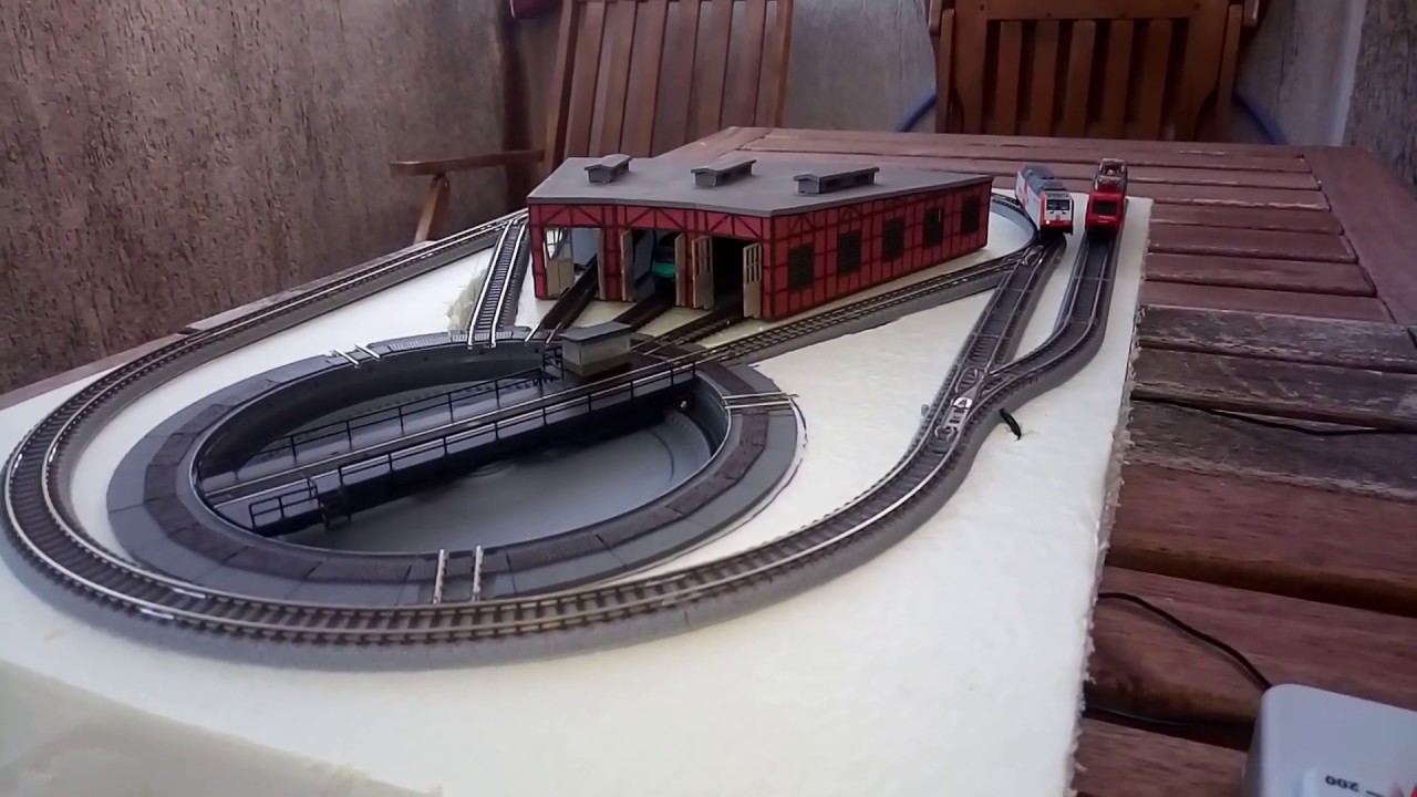 Maerklin Z Turntable & Rokuhan small Layout. First test