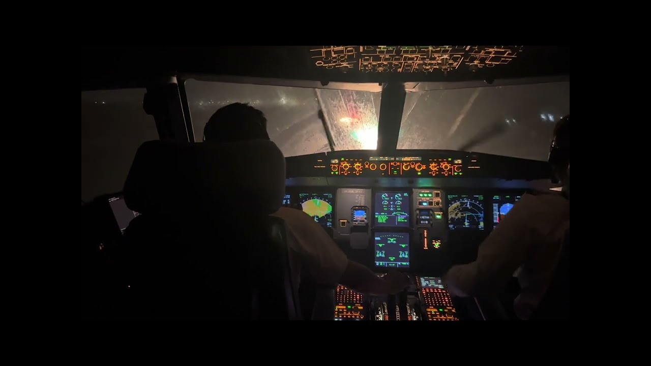 FULL!!! A321 Cockpit approach and landing in SEVERE WEATHER