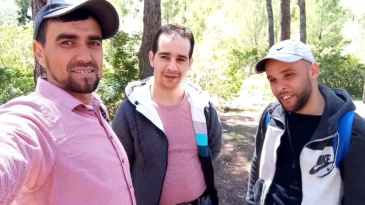 خريجة انا وصحابي نشوفو مناظير خضراء