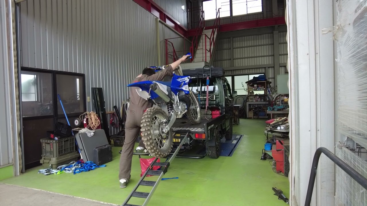 スーパーキャリイ　オフロードバイク２台載せ　オフロードファクトリー　軽トラ牧場