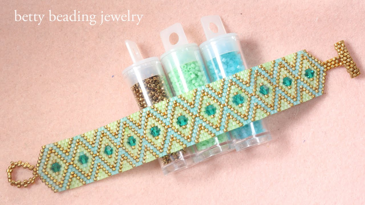 Beautiful and easy to make beaded bracelt with bicon beads and seedbeads.beading tutorial