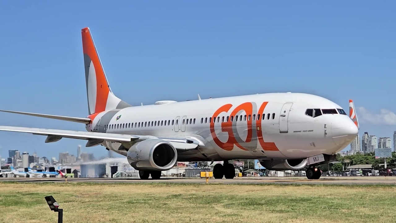 GOL Boeing 737-800 PR-GXJ despegando de Aeroparque