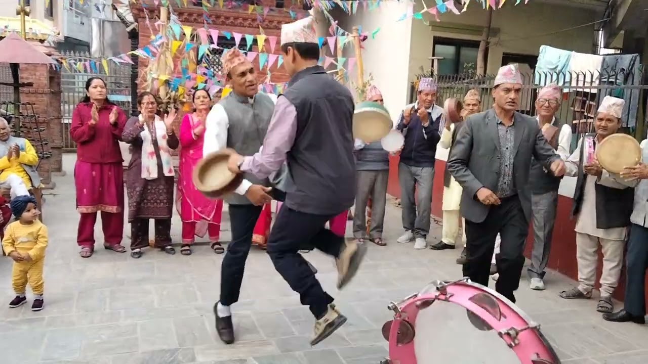 ॐ कारेश्वर माहादेव मन्दिरमा  दैनिकी खैचडि भजन राधे राधे