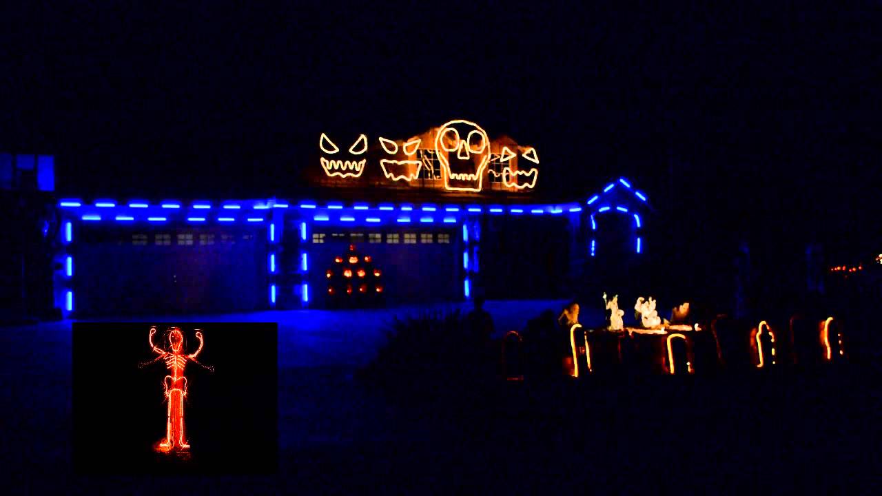 Musical Halloween light show to Happy by Pharrell