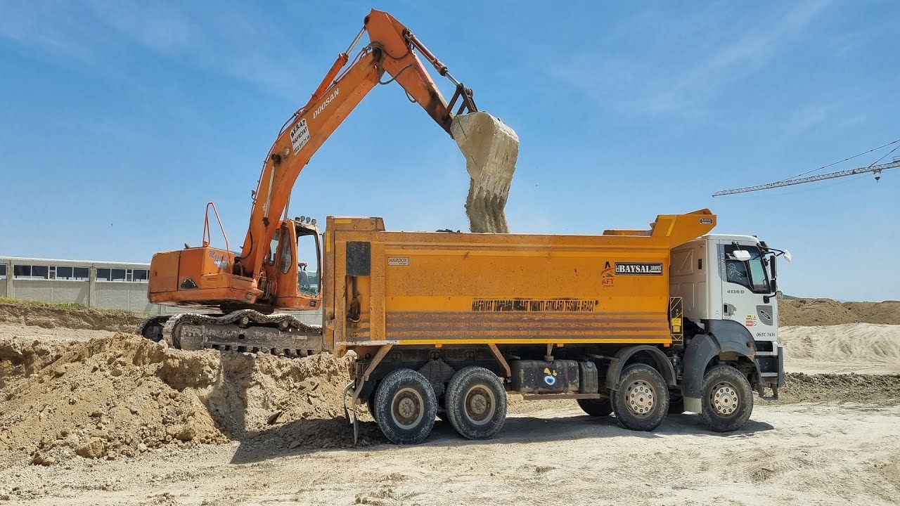 DOOSAN 225 Kamyonlara Hafriyat Yükleme