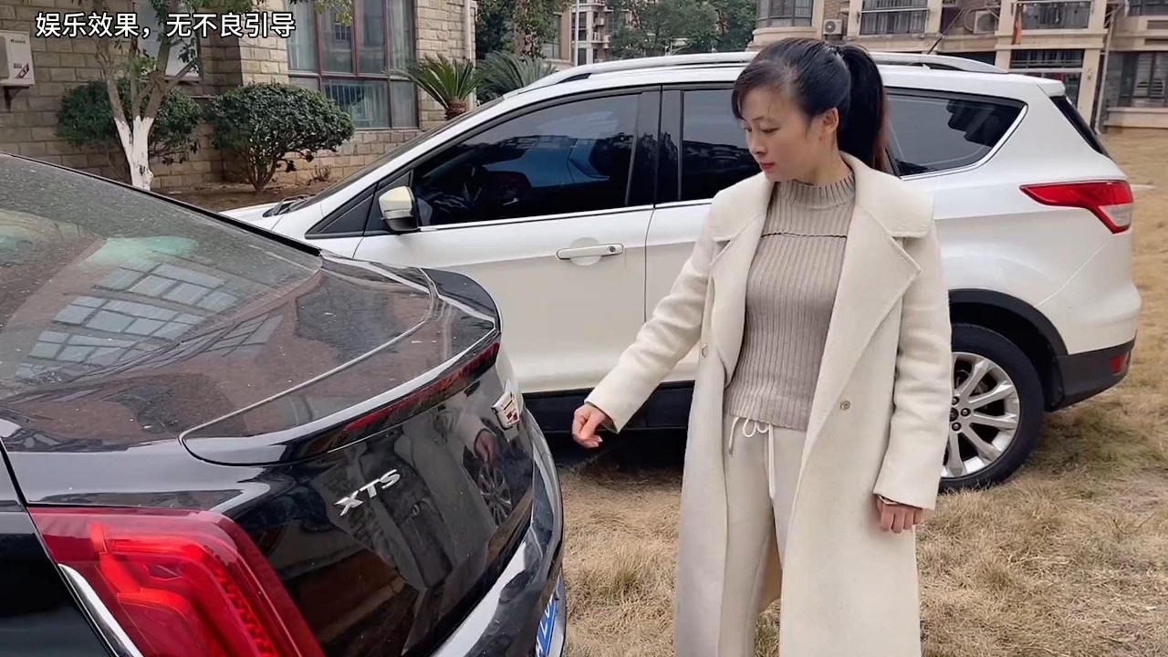 告诉老公自己回娘家了，偷偷躲后备箱，看看老公会去干啥