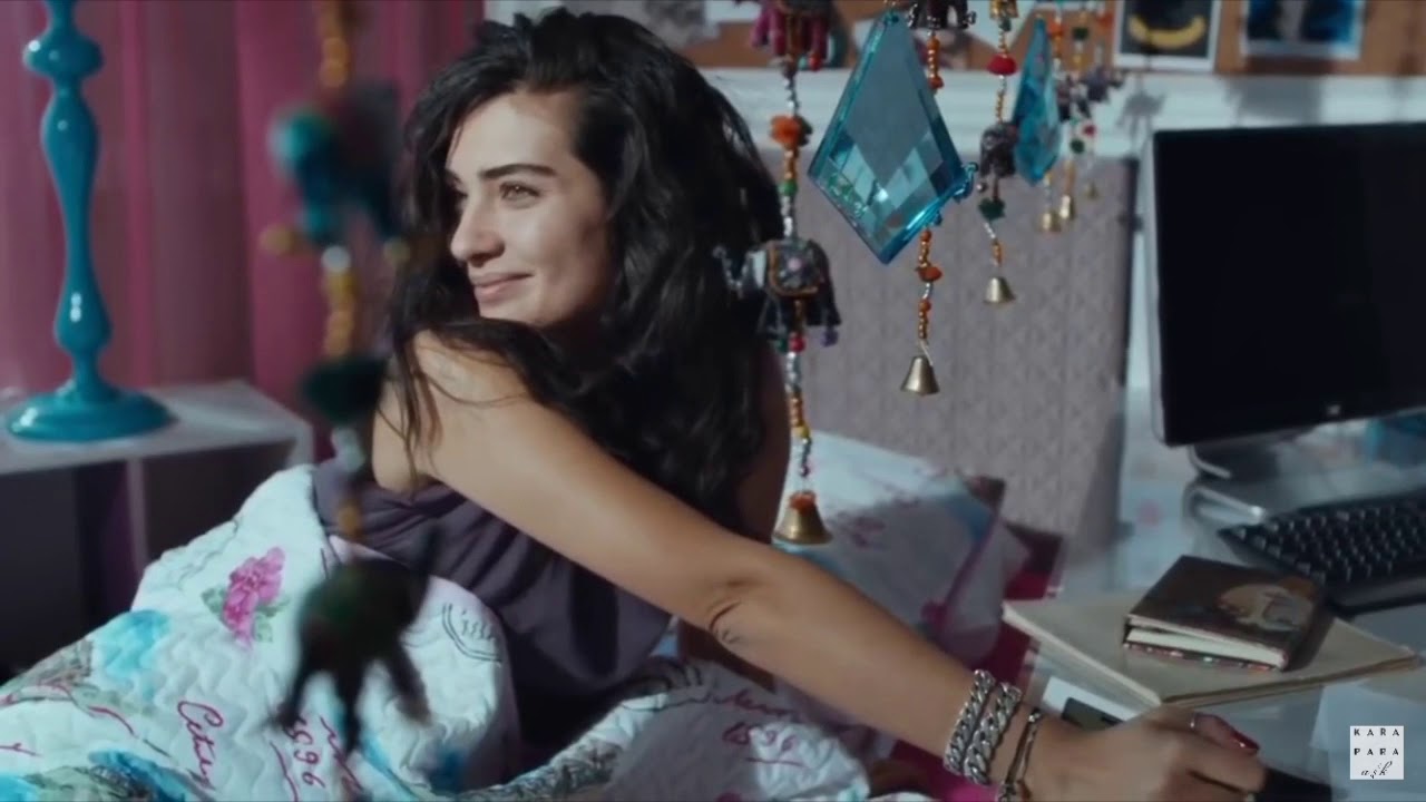 Tuba Büyüküstün ( bed )