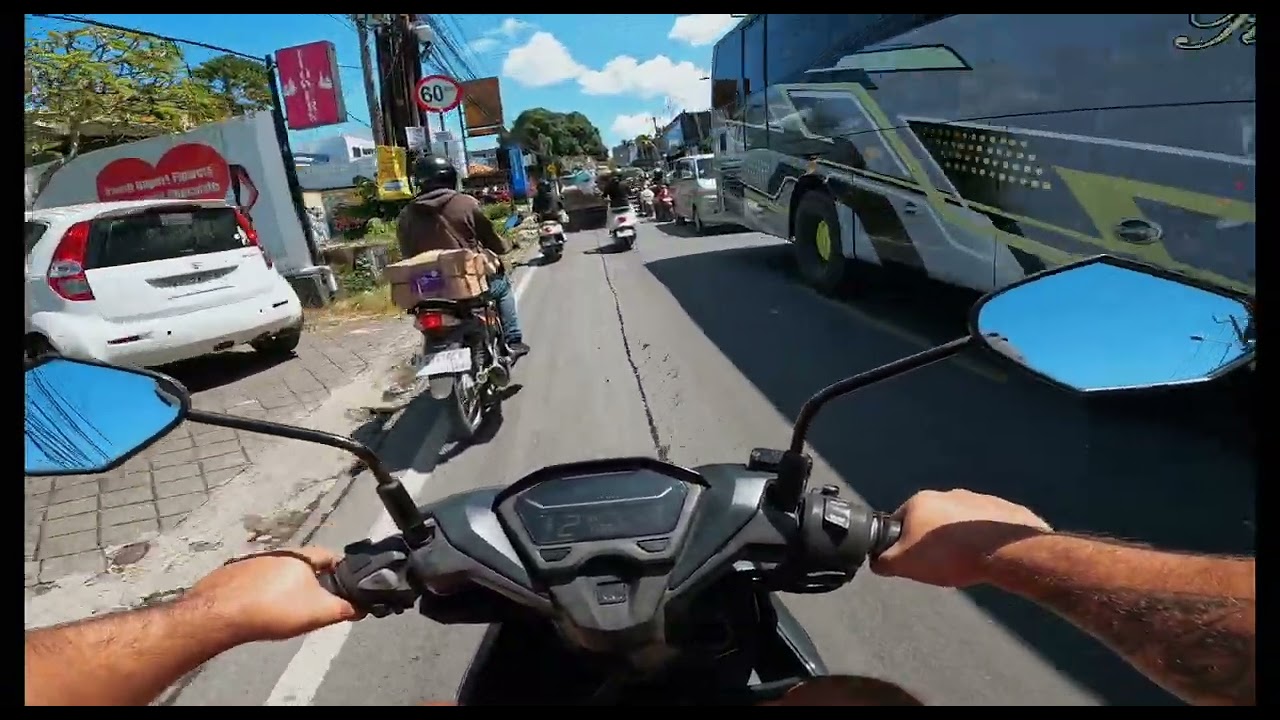 Riding through Bali, Uluwatu (crazy roads)