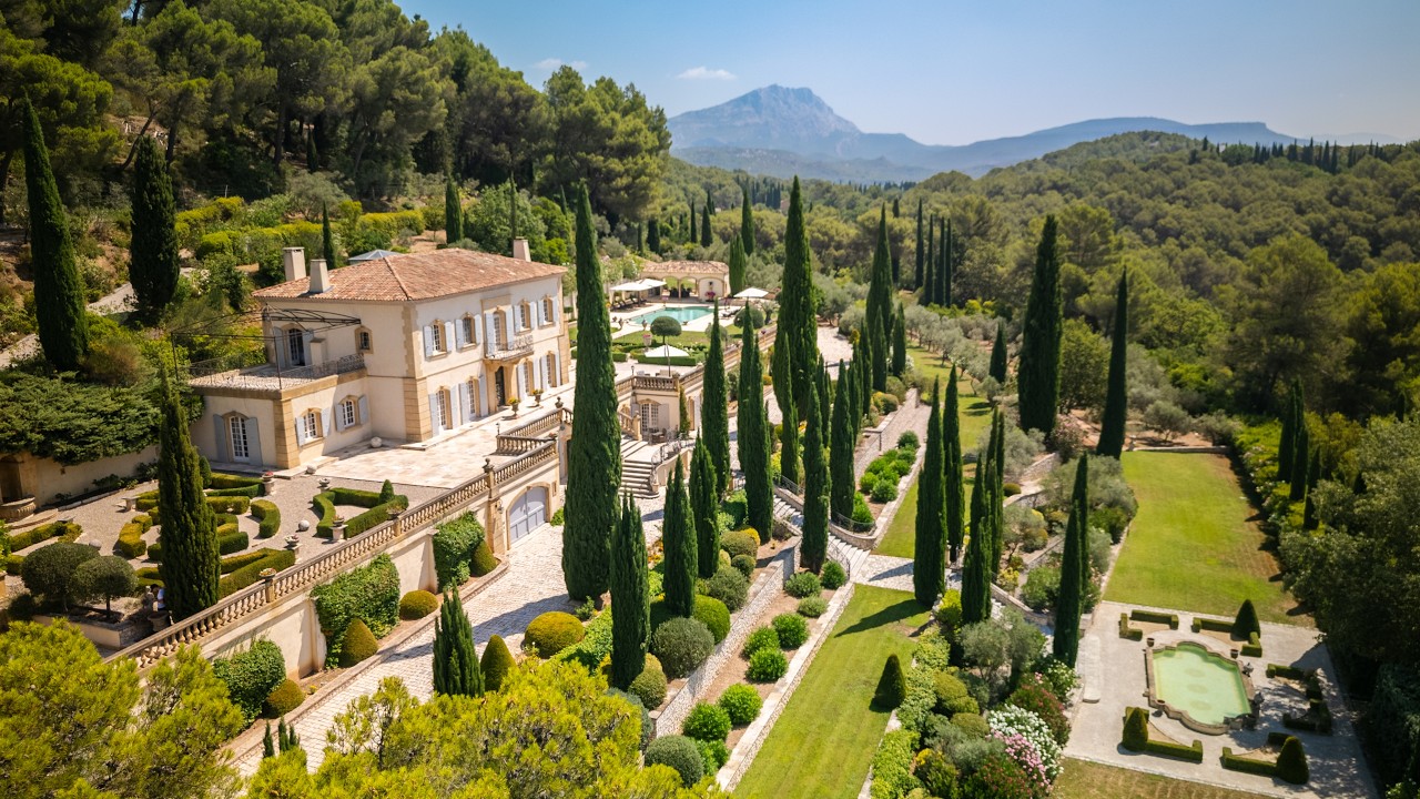 Exceptional Estate For Sale in Aix-en-Provence's Most Prestigious Address | BVI82130