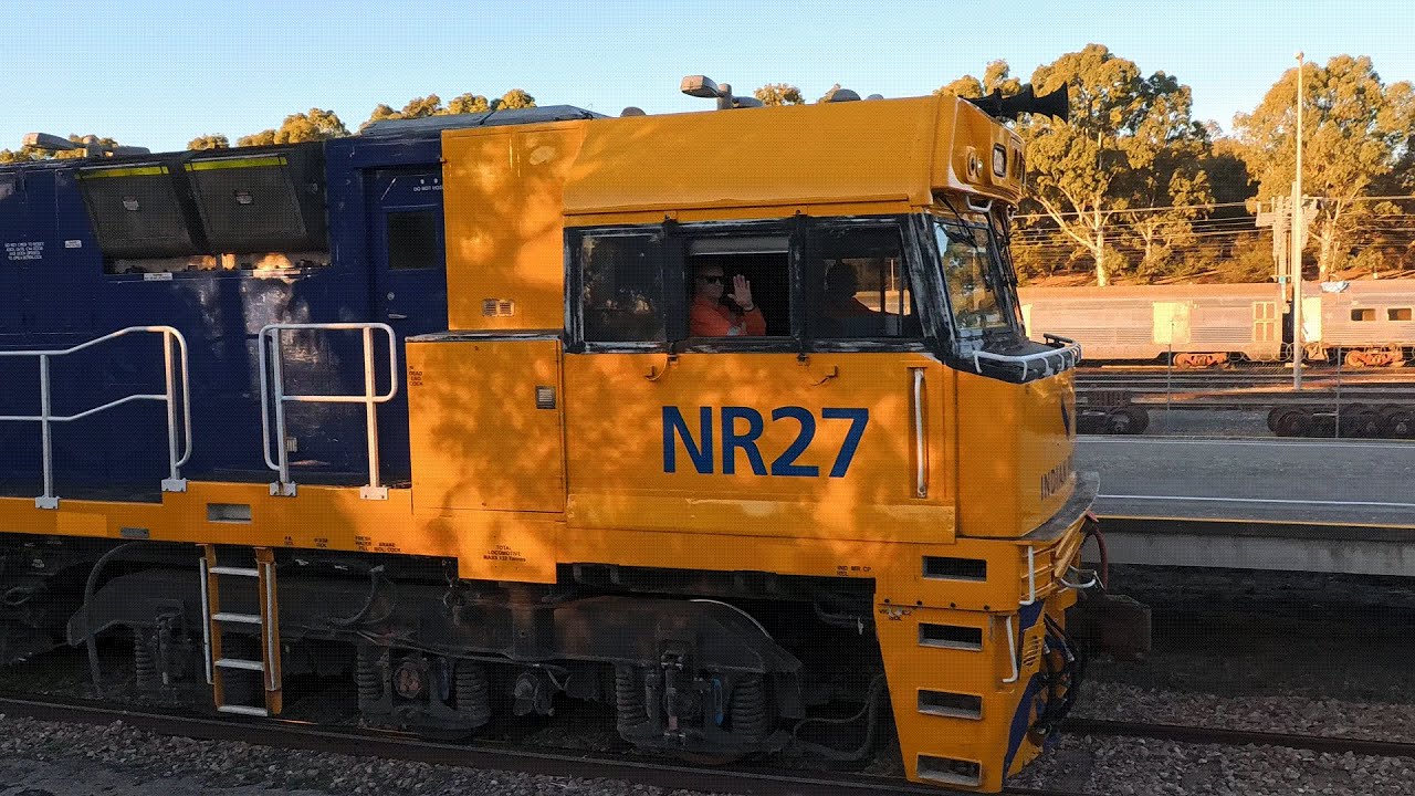 Late running Indian Pacific Arrives from Perth to Keswick Adelaide