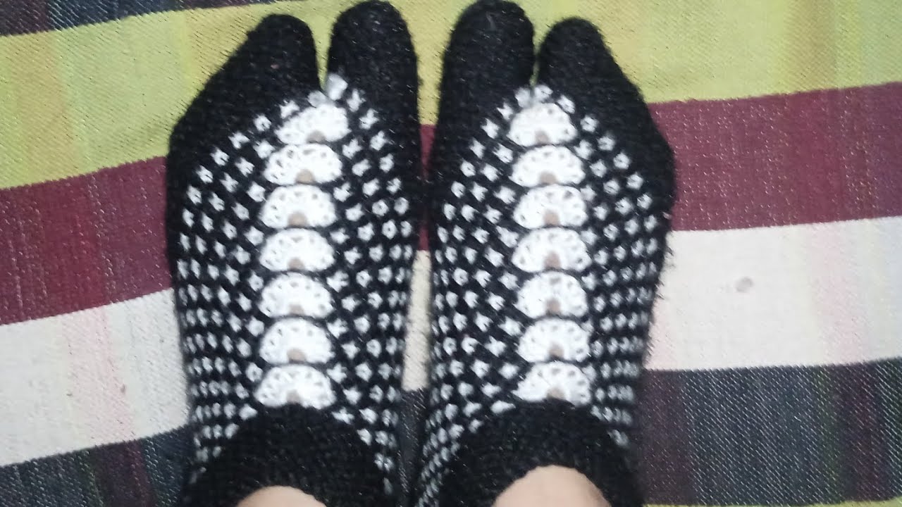 Two colour beautiful socks knitting design for ladies | @SumanKnittingCookingVlogs in hindi🧶🧦