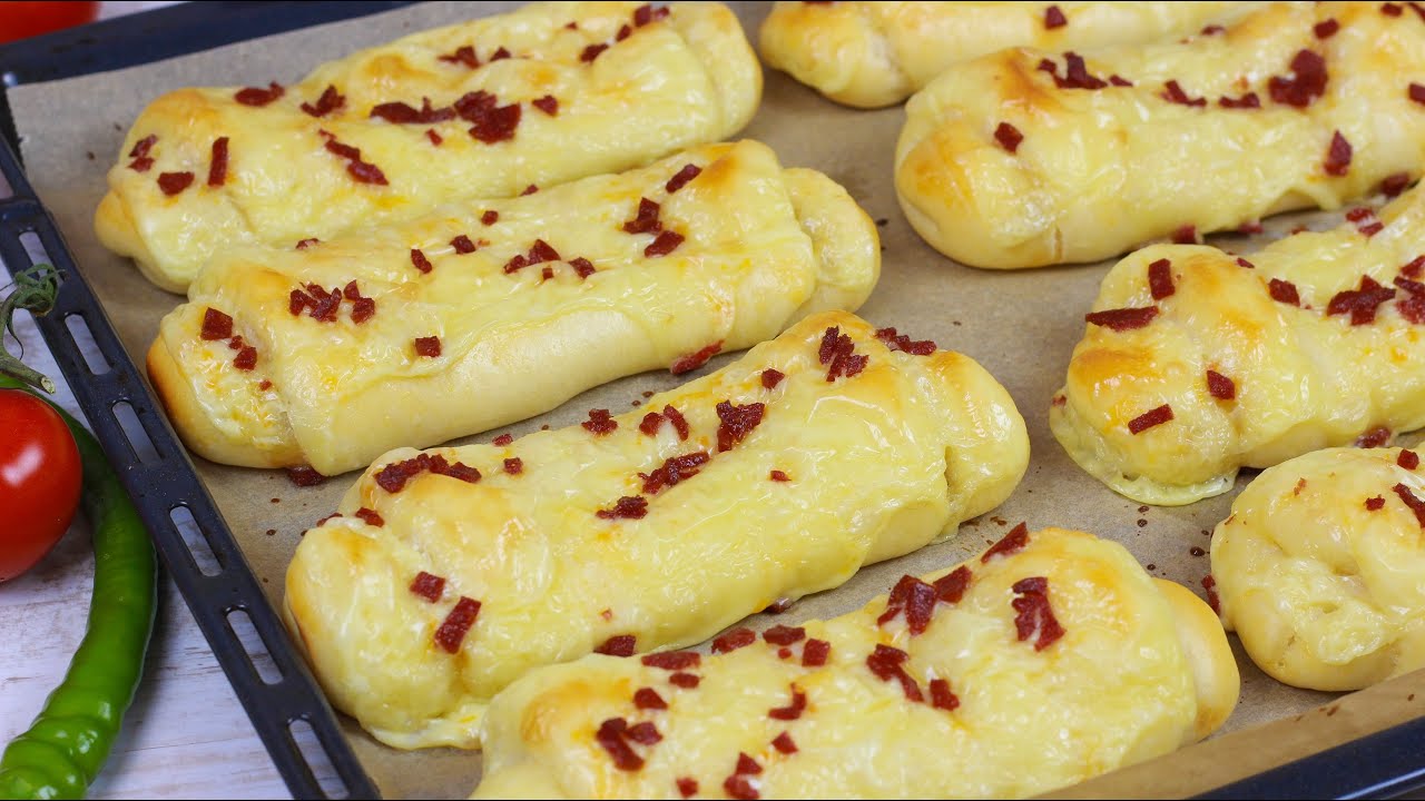 Türkische Pogaca mit Käse und Sucuk - Sucuklu Peynirli Pogaca