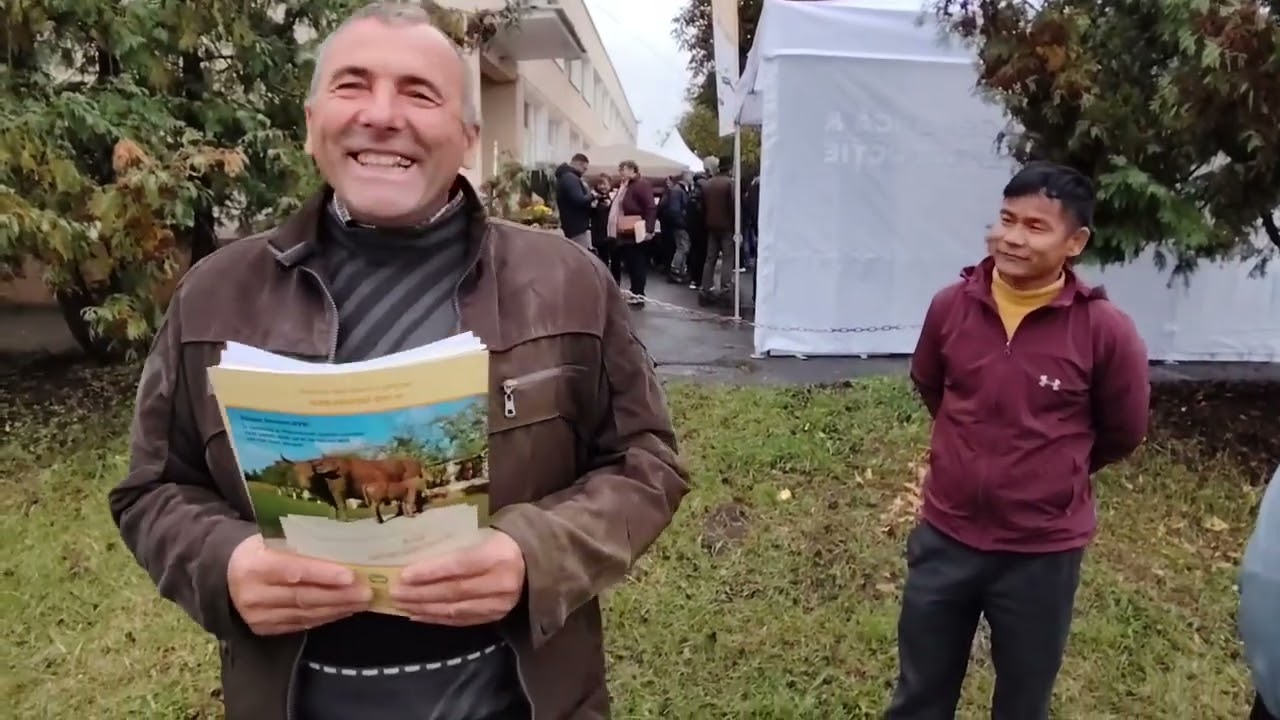 Are peste 100 de vaci și o pensiune