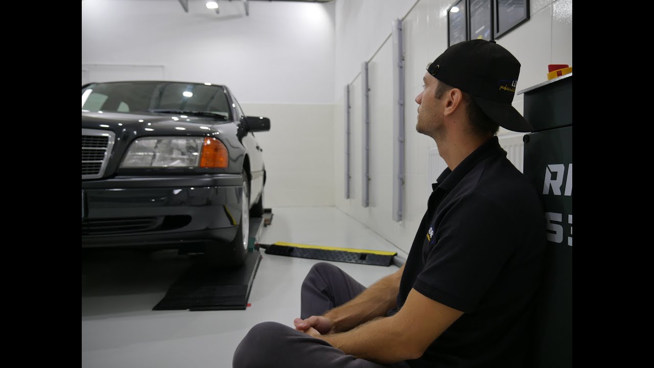 Saving a 25 years old Mercedes C180 Full detailing !