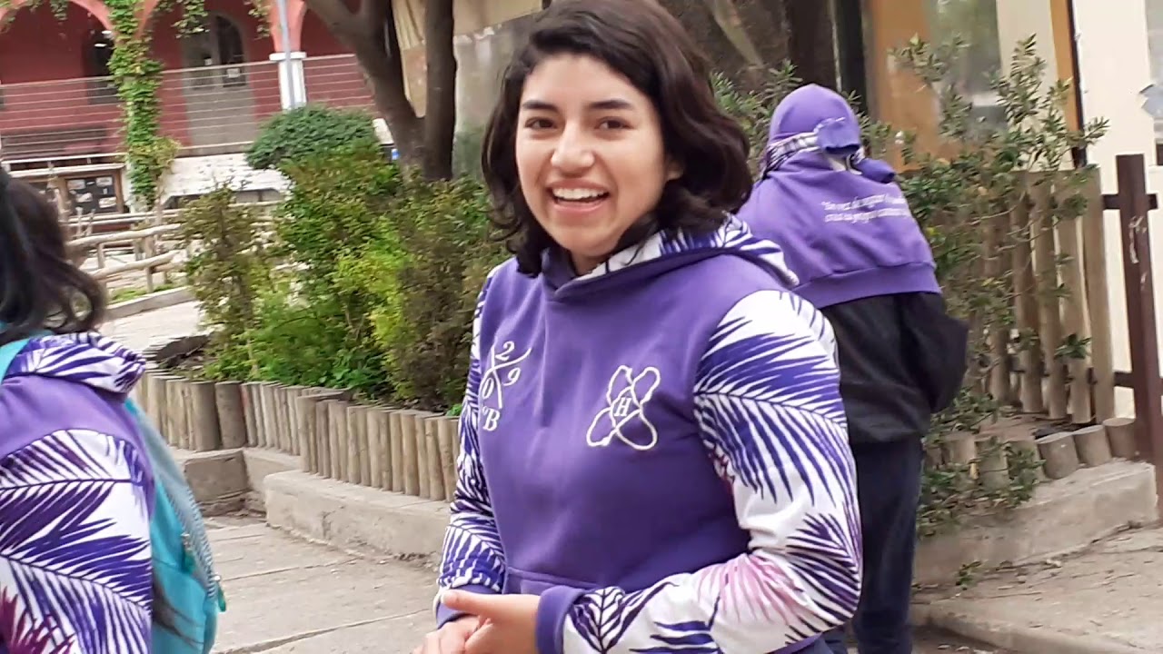 ¿qué pasaría si dejas a tres personas con los ojos vendados dentro de tu colegio?