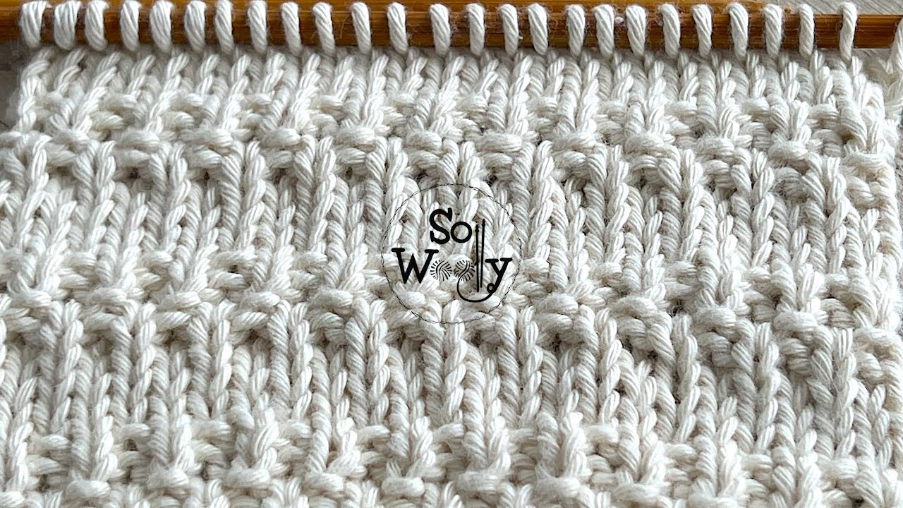 How to knit a super easy Knit and Purl stitch pattern (perfect for beginners) - So Woolly