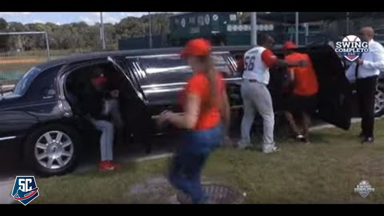 Swing Completo - Mira la gozadera que formaron estos expeloteros cubanos en un limosina